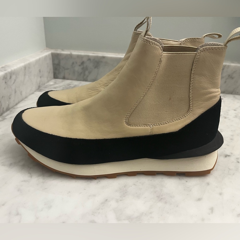 J/Slides Shoes Eloise Beige Leather Slip On Ankle Boots
Size 9 - Picture 5 of 6